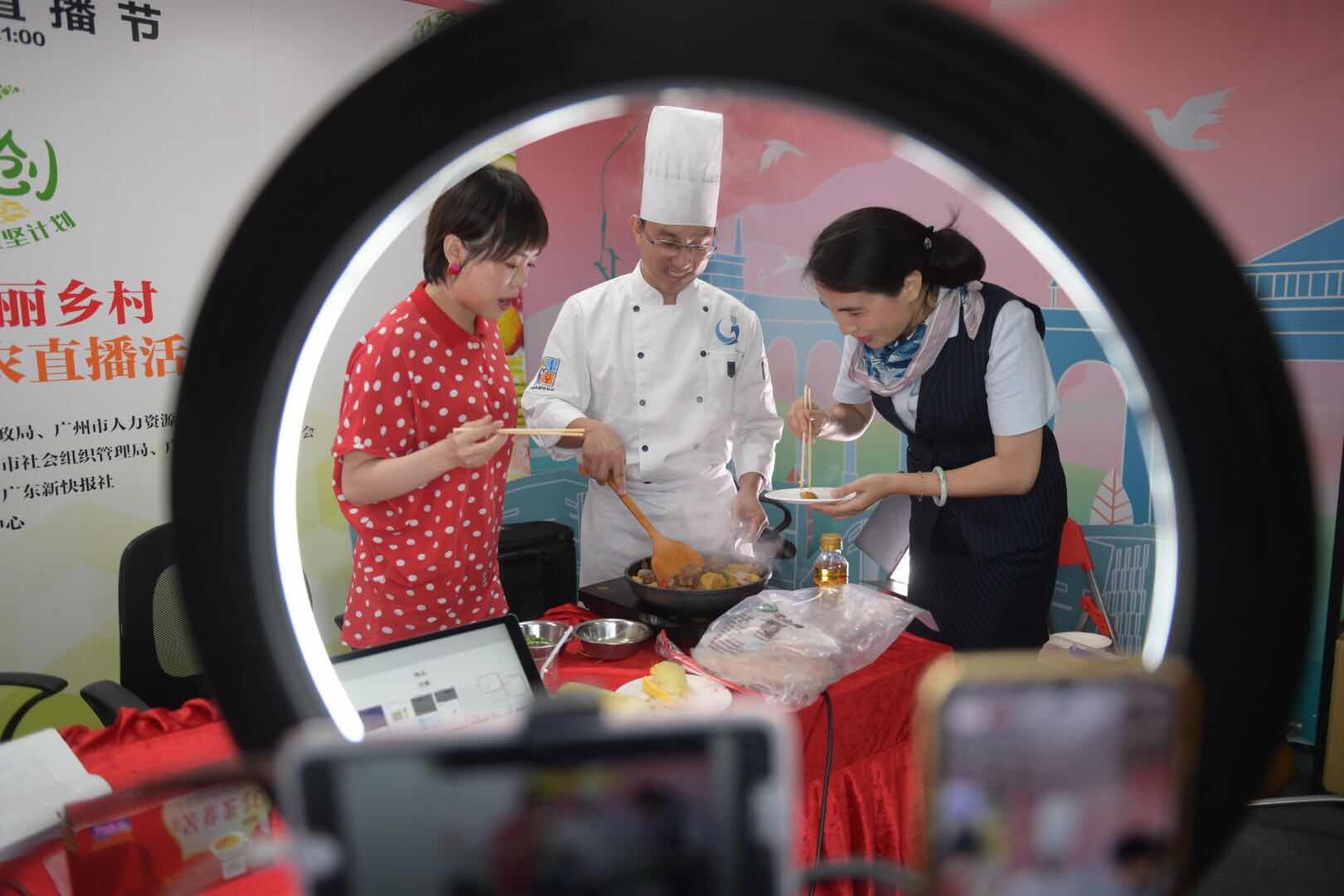 观看直播在线抓饭的软件_抓饭直播在线观看_观看直播在线抓饭网站