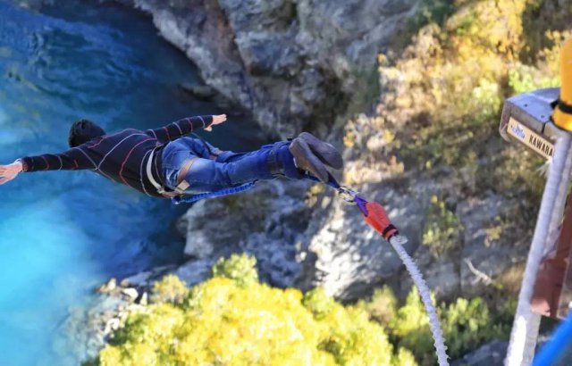 惊险手机游戏有哪些_惊险刺激的游戏手机版_惊险的手机游戏