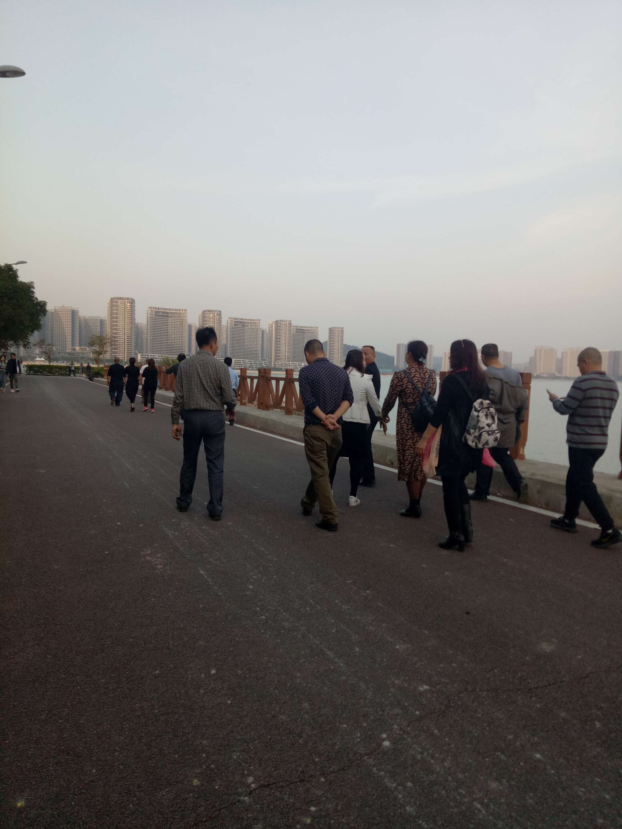 关机进入手机游戏时卡顿_进入游戏时手机关机了_关机游戏怎么办