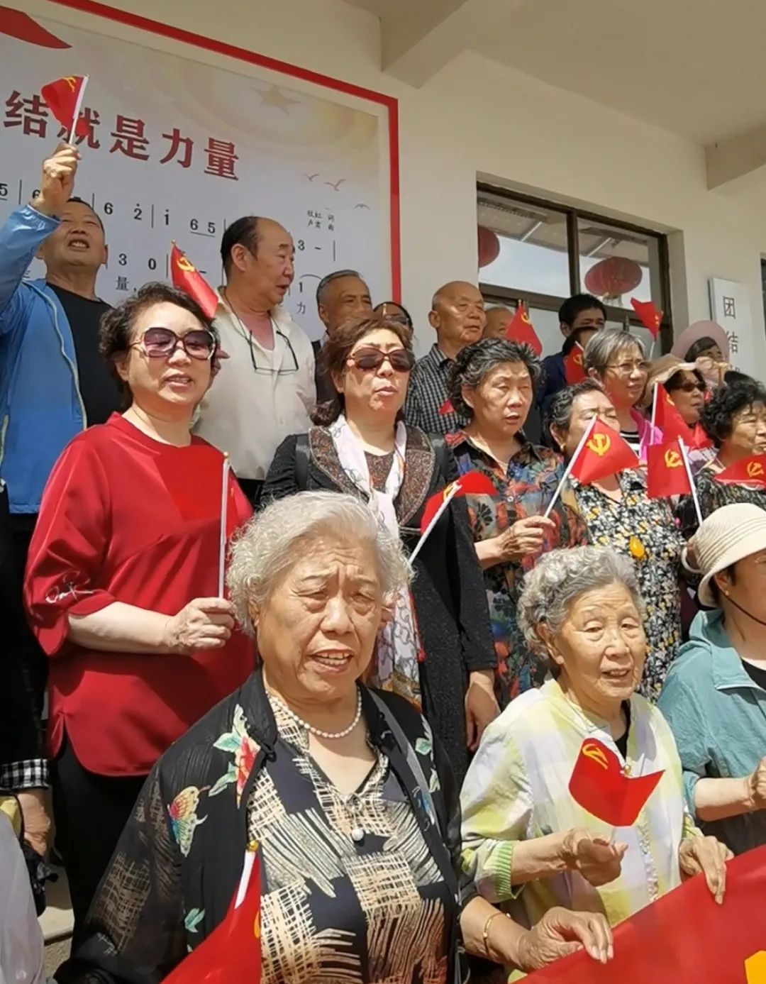 一款很老的鸡的游戏_老年人玩吃鸡手机版游戏_老人家吃鸡