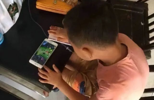 呼吁禁止网络游戏_禁止手机游戏手抄报_呼吁禁止手机游戏