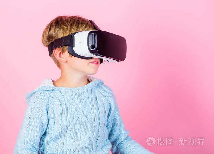 男孩玩的手机游戏_男生玩游戏视频_男孩玩手机游戏短视频大全